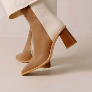 Alohas West Camel Cream Bicolor Boots Size 39